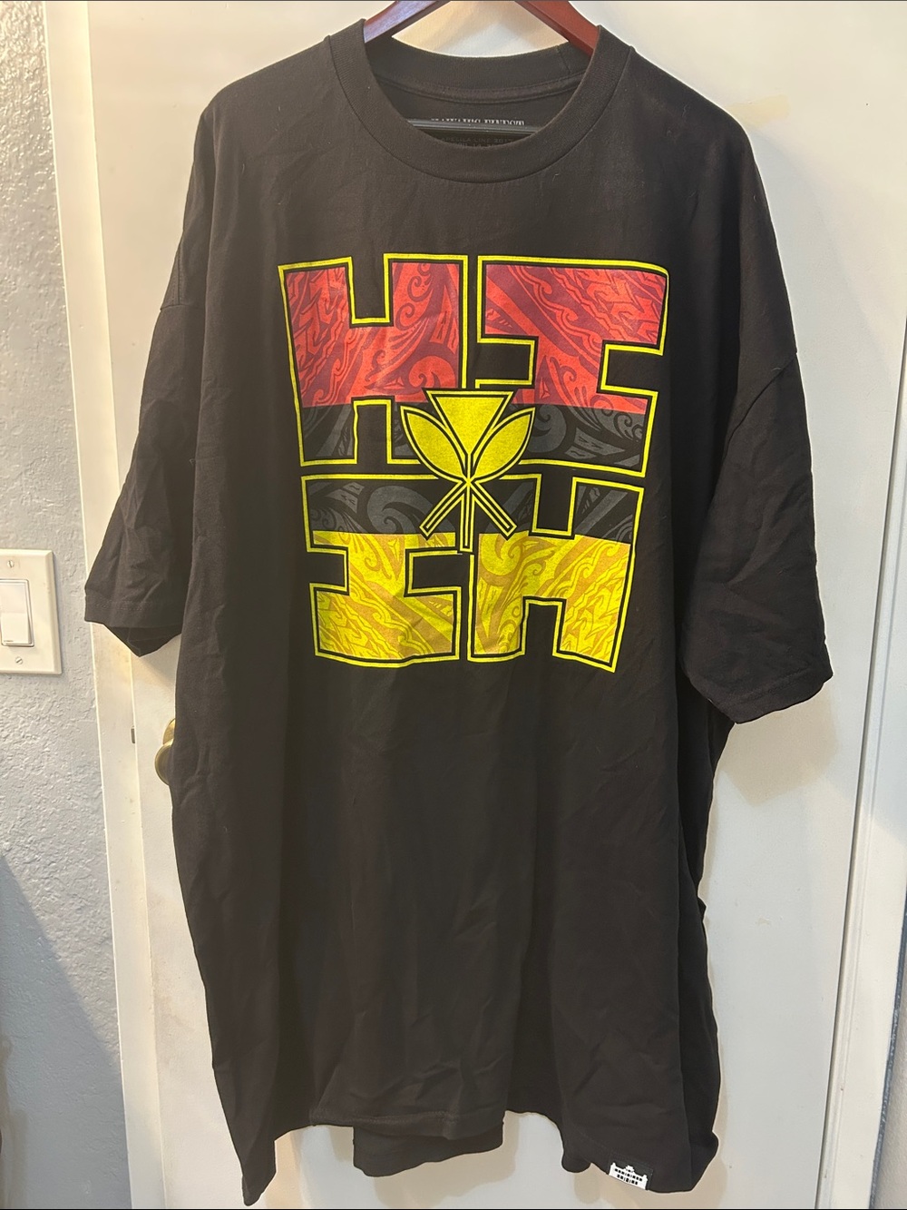 Hawaii's Finest 5X Black Graphic Tee with Red and Yellow Hawaiian Print, Sz 5X